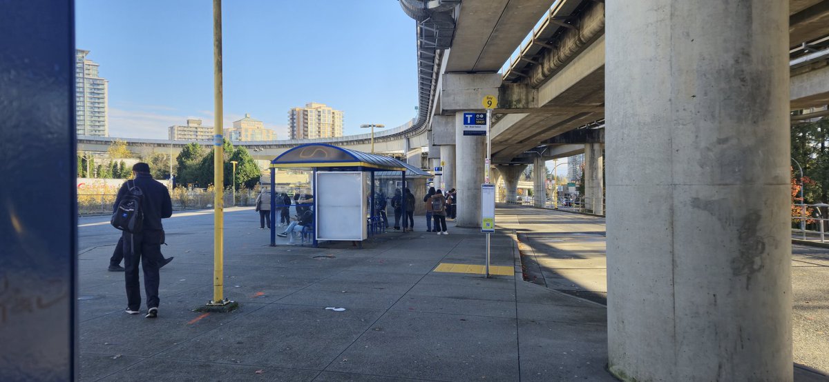 rugsmatts's tweet photo. @TransLink is not allowing @BCTransit riders to use #chilliwack66 bus for rides to the valley and the #carvolth555 bus driver behind me informs me moments before our Pic I took that "66 chilliwack is not allowed to drop off at carvolth. " excuse me @translink that is the rudest. https://t.co/jfVMUCcrdN