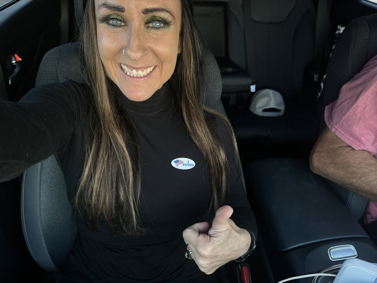 CamiAChildress's tweet photo. @DonaldTNews Praying and already voted! https://t.co/834Bijw4yj