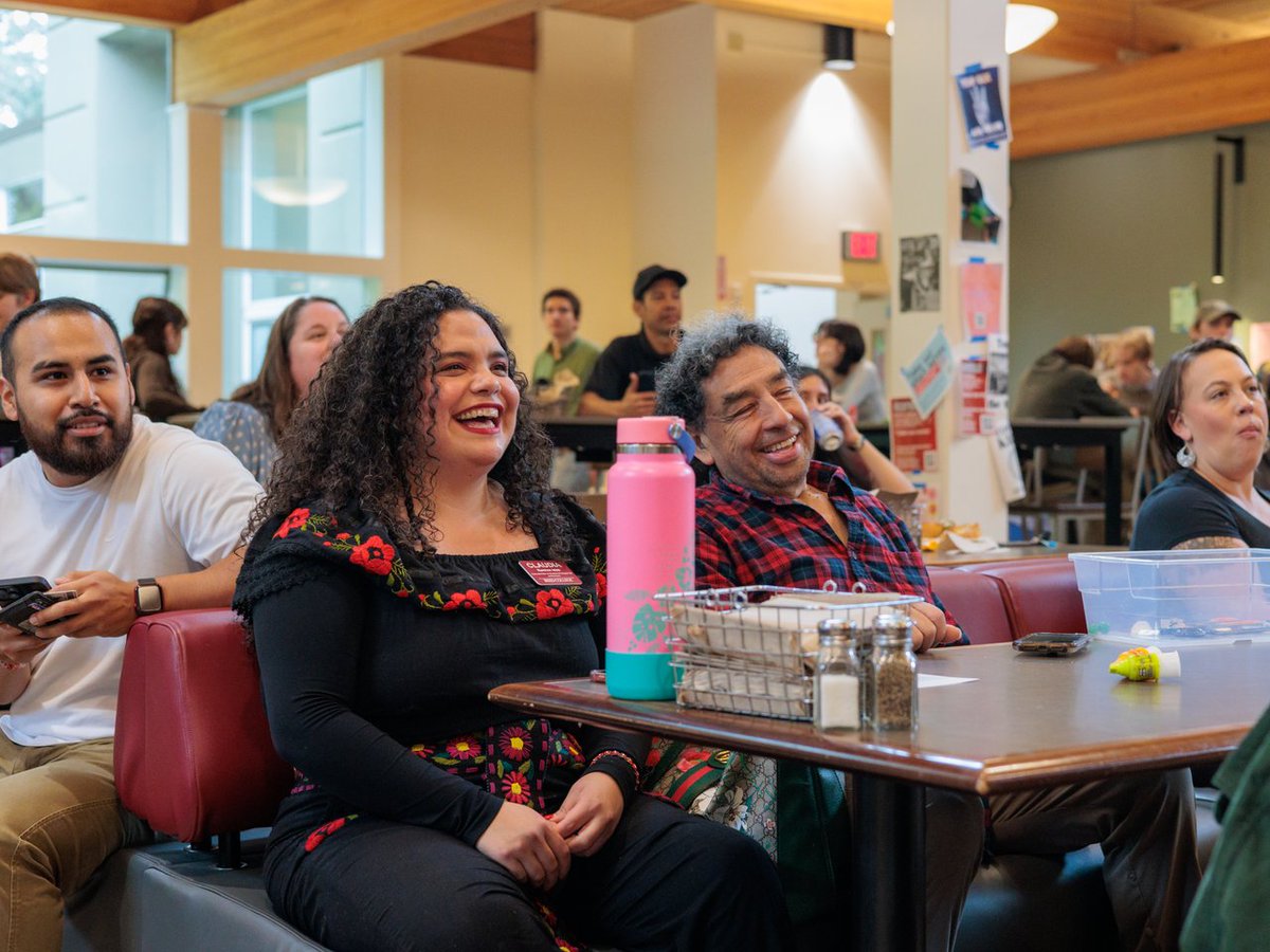 The aromas of authentic dishes from nine Hispanic and Latin American countries filled Commons during Reed's celebration of Hispanic and Latina/o/x/e American Heritage Month.

📸 Oscar Pulliam '25