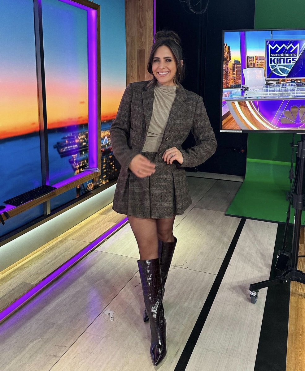 momoragan's tweet photo. Fall vibez in Studio B

Tune into @NBCSAuthentic at 4:30PM🍁 https://t.co/sgP1wsWEZE