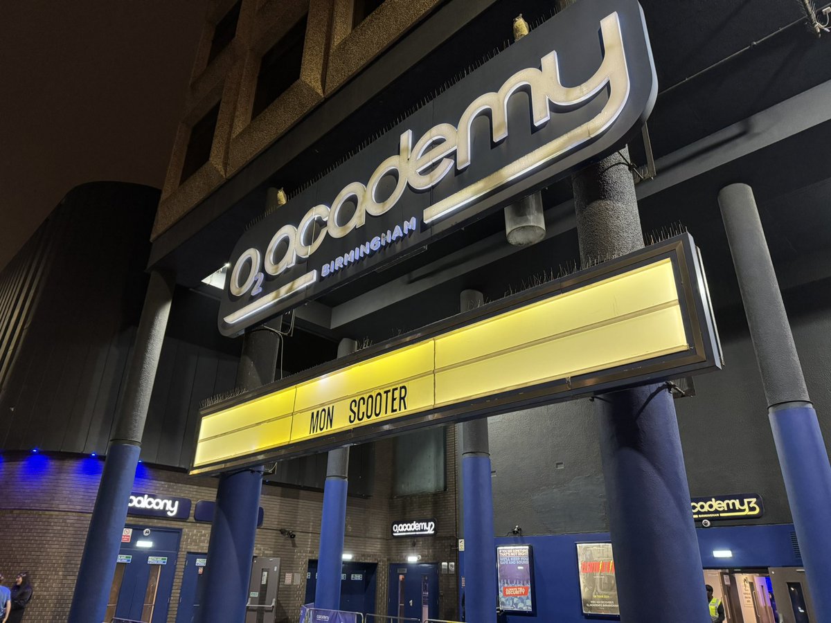 GaleTheAlpaca's tweet photo. Had a sick night at the scooter gig! Fucking amazing ❤️❤️❤️❤️ https://t.co/jhsj7nKH6h
