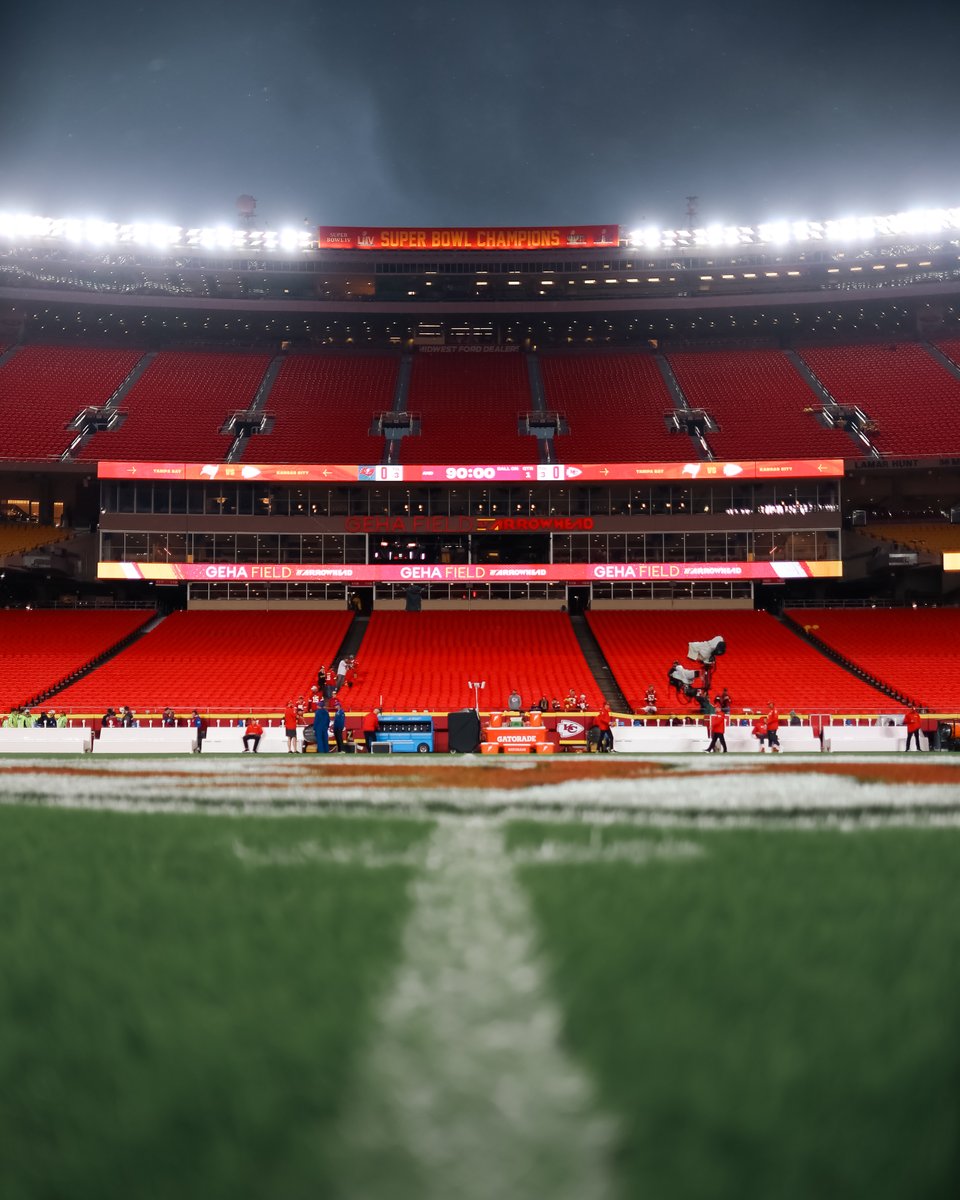 Buccaneers's tweet image. Monday Night Lights 📍