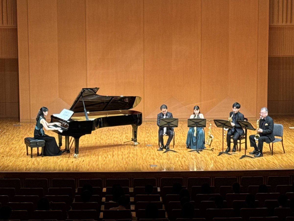 marixk's tweet photo. アンサンブルフィラアルバ石川公演終演しました！現地の方の手厚く温かいサポートのお陰で、充実した素晴らしい時間となりました。
ホールの響きの関係で今回はこんな配置に。みんなとの距離があるので、アンテナをバリバリ張りながらと本番となりました。でもまたこの試されてる感じが楽しい！ https://t.co/mHZteNjmQy