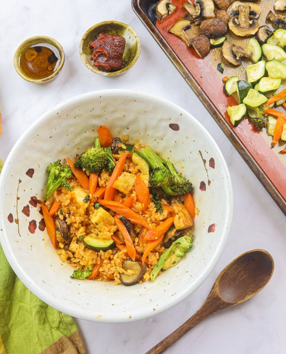cheaplazyvegan's tweet photo. Now you can enjoy Bibimbap with half the effort! 🔥
➡️ Recipe https://t.co/IWX93S64KD

#cheaplazyvegan #vegankorean #veganrecipes #veganrecipe  #easyrecipes #lazyrecipes #cheapvegan #vegetarianrecipes #veganbibimbap #bibibamprecipe #bibimbap #koreanbibimbap #koreanrecipe https://t.co/QTtUXsNvSy