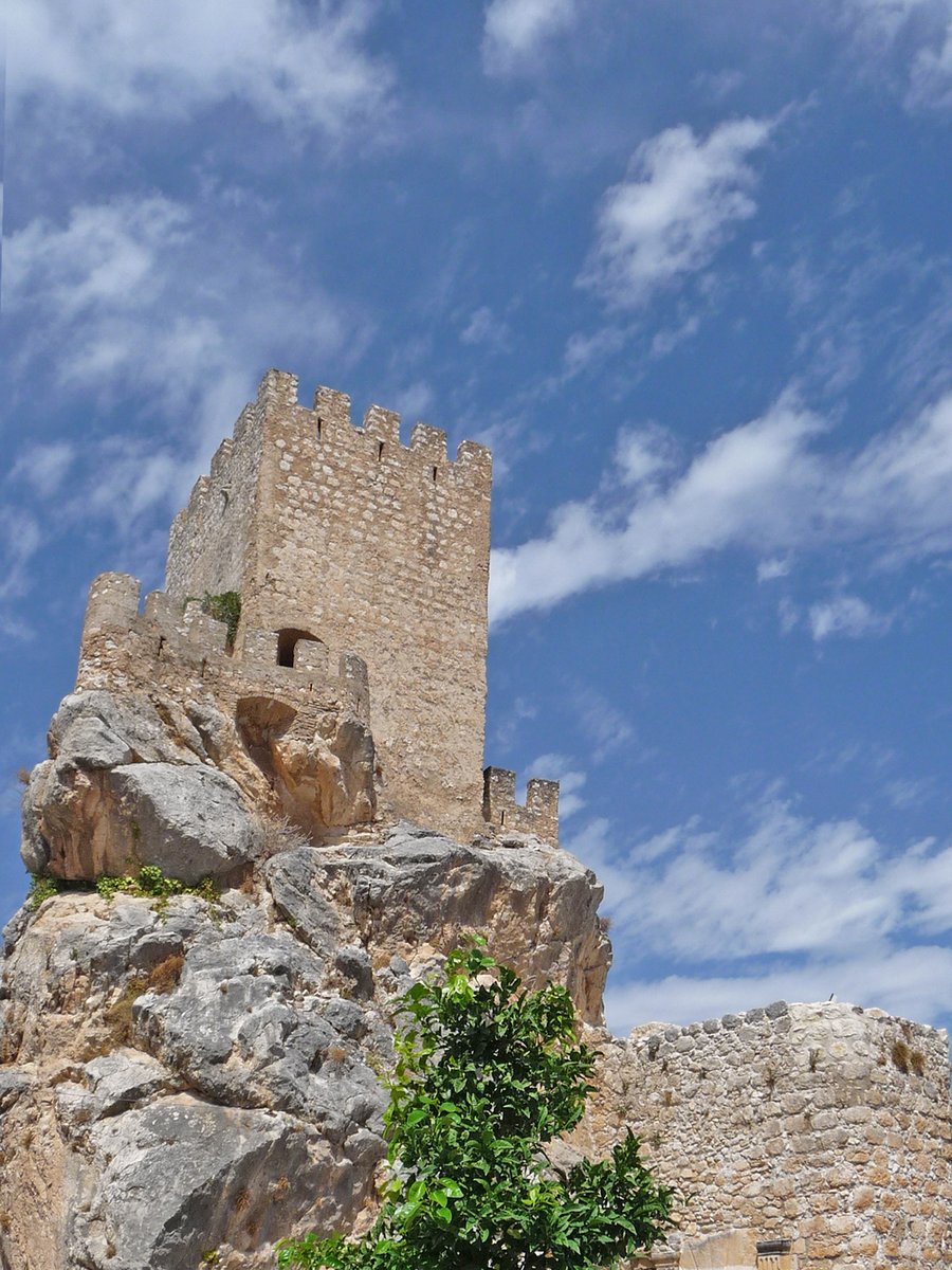 fotocompacta's tweet photo. Torre #zuheros #Andalucia #priegodecordoba #nofilter #PintoFotografia #ThePhotoHour #foto #Lugares #picture #photography #arcquitecture https://t.co/mh6rb3PUwZ