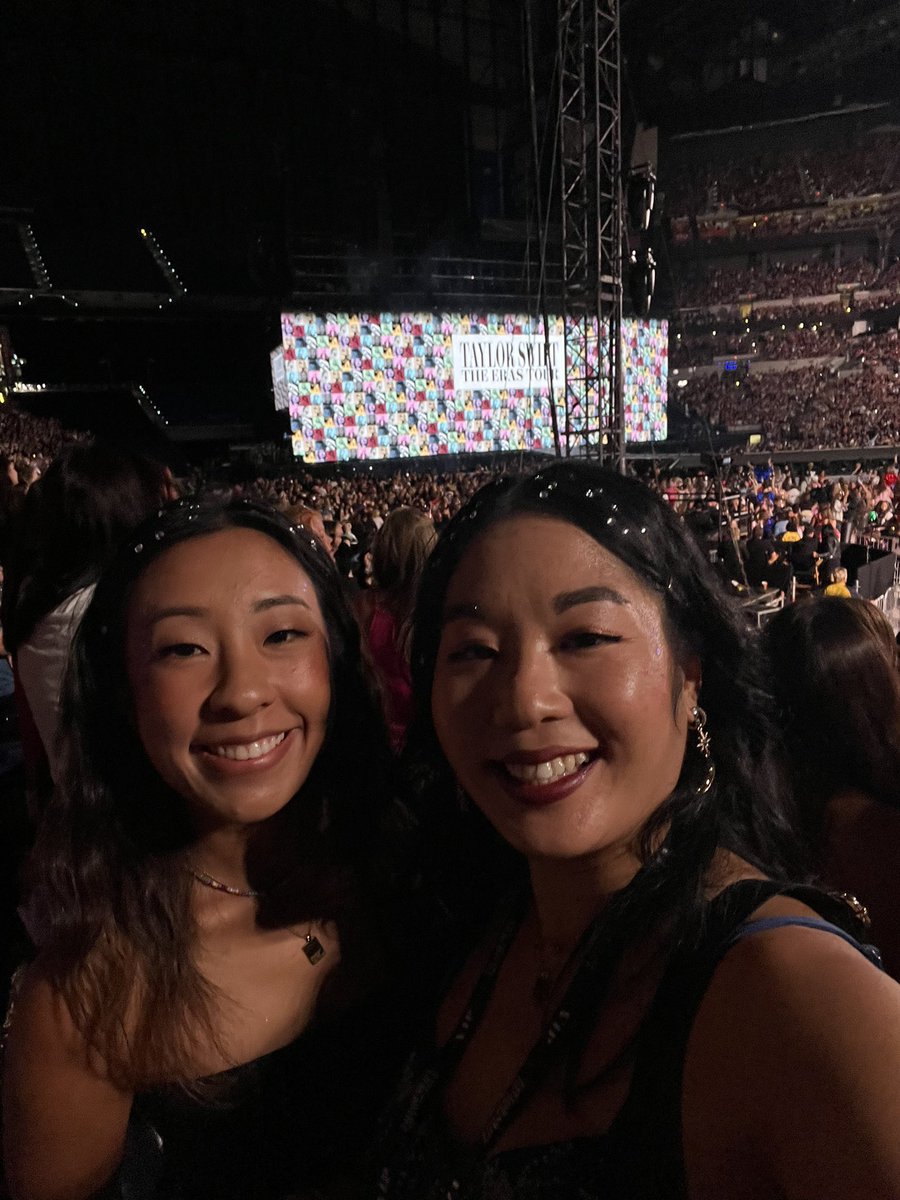 QueenCShu's tweet photo. @swiftie_liza @taylornation13 My sister @cher__martin and meeee! https://t.co/y2g66p9zef