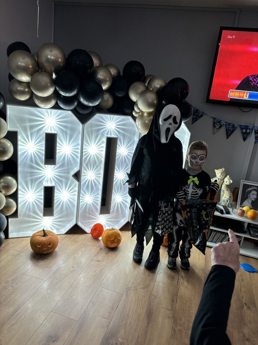 Chloe Barton tweet media