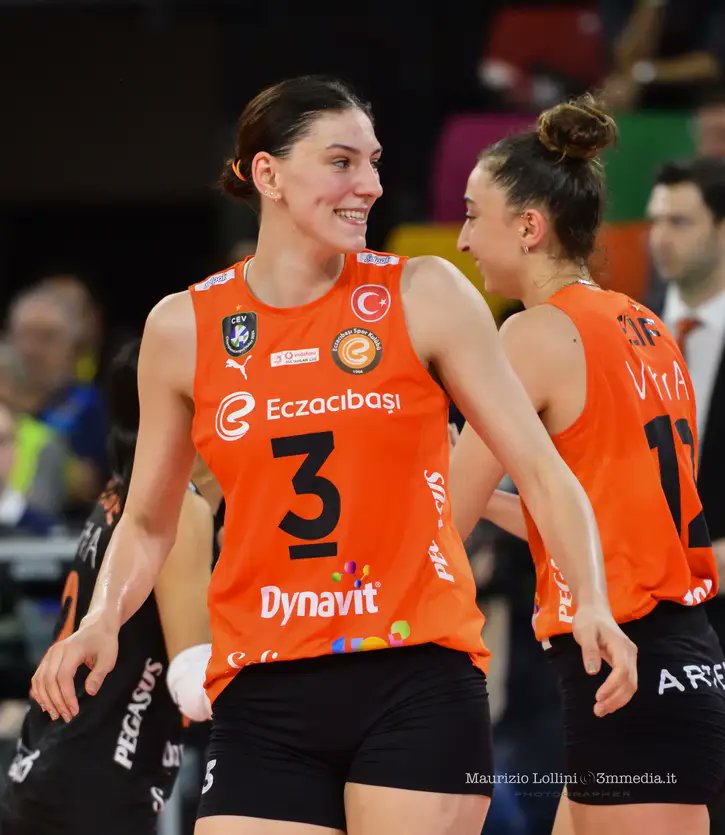 husnaboskovic's tweet image. 3 Dünyanın en güzel forma numarasıdır