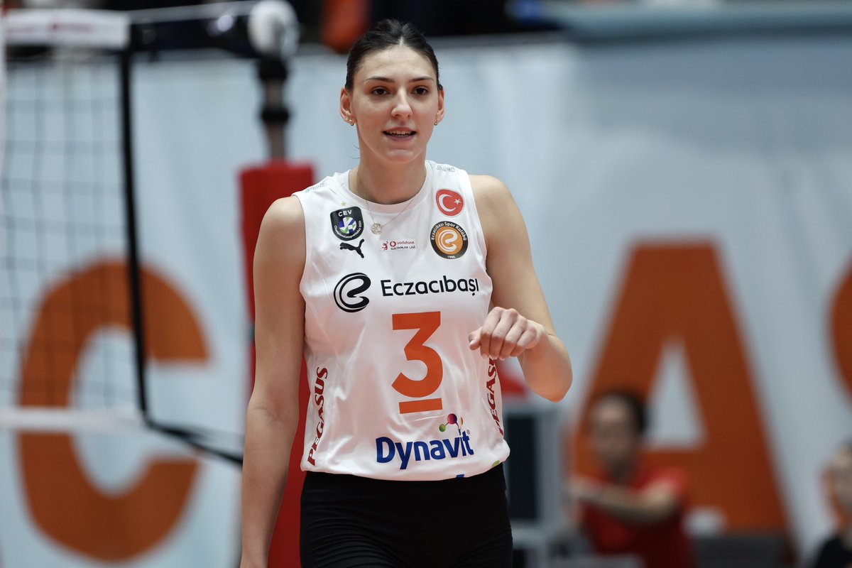 husnaboskovic's tweet image. 3 Dünyanın en güzel forma numarasıdır