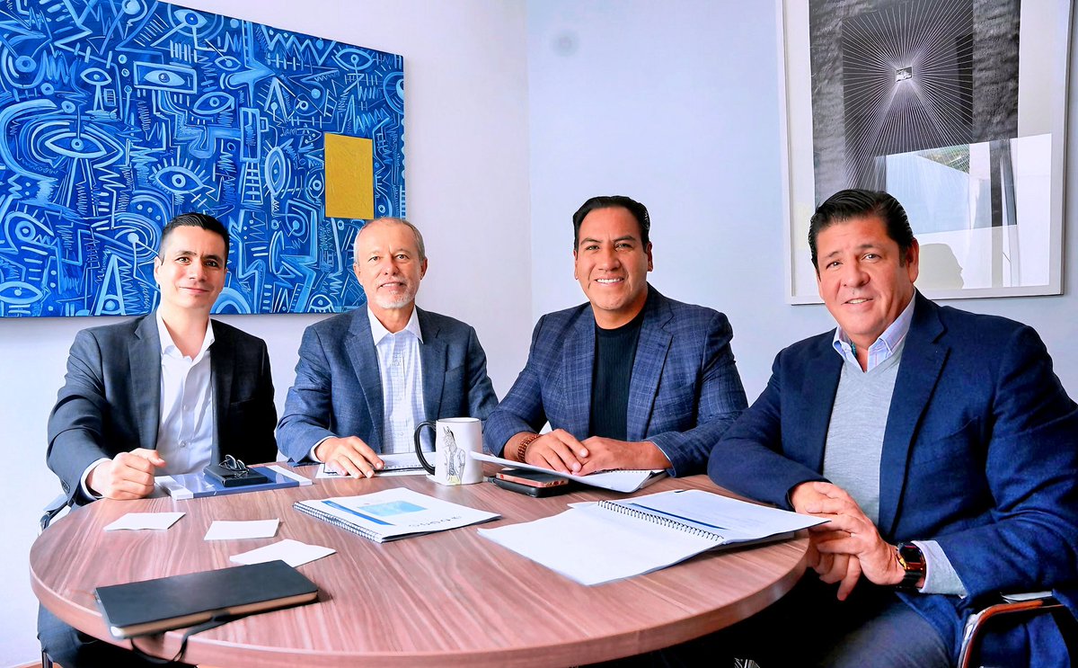 ramirezlalo_'s tweet photo. Sostuve una reunión con Antonio Damiano Gregonis, con Jesús Rodríguez Dávalos y Bruno Moreno Ruiz, en la que exploramos la posibilidad de llevar gas a Tapachula a través de la Línea K, que se está construyendo actualmente, y que conectará a Chiapas con el Sur de México; con ello, estamos proponiendo la instalación de una estación de gas en Ixtepec y con un destino final con una estación de regasificación, con la cual podremos detonar la parte industrial de Tapachula y de toda la Frontera Sur, generando menores costos al consumidor y atrayendo inversiones que son fundamentales para el desarrollo de la Frontera Sur de Chiapas.