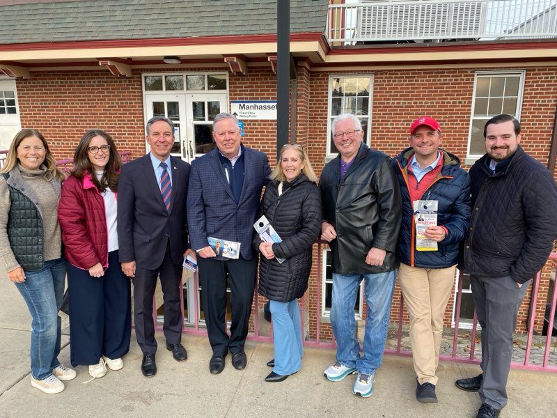 jackmartinsny's tweet image. Tomorrow is the big day. I’m grateful for all the support from my friends in Manhasset this morning. This election is so important &amp;amp; I am so proud of this community for doing their part by getting out there to vote! 🗳️ #MartinsForSenate2024 #1MoreDay