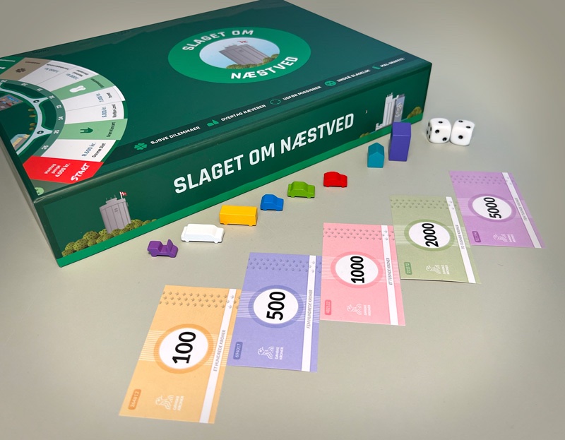 En frisk fyr har lavet et brætspil om byernes by, Næstved - og det ser helt perfekt ud 😂👌