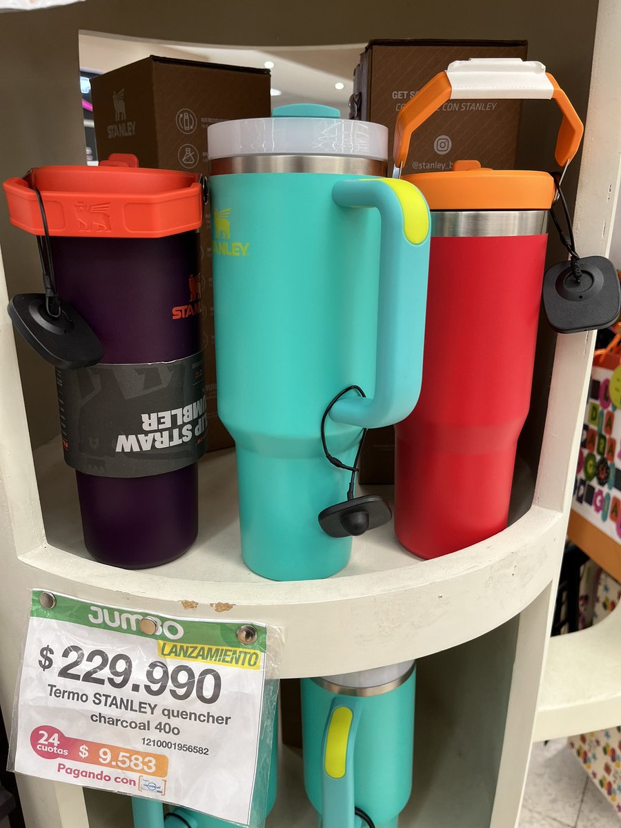 donarielm's tweet photo. $229 por un termo porque unos débiles se dejaron meter esa moda. Patéticos. https://t.co/pgj0mUps1d