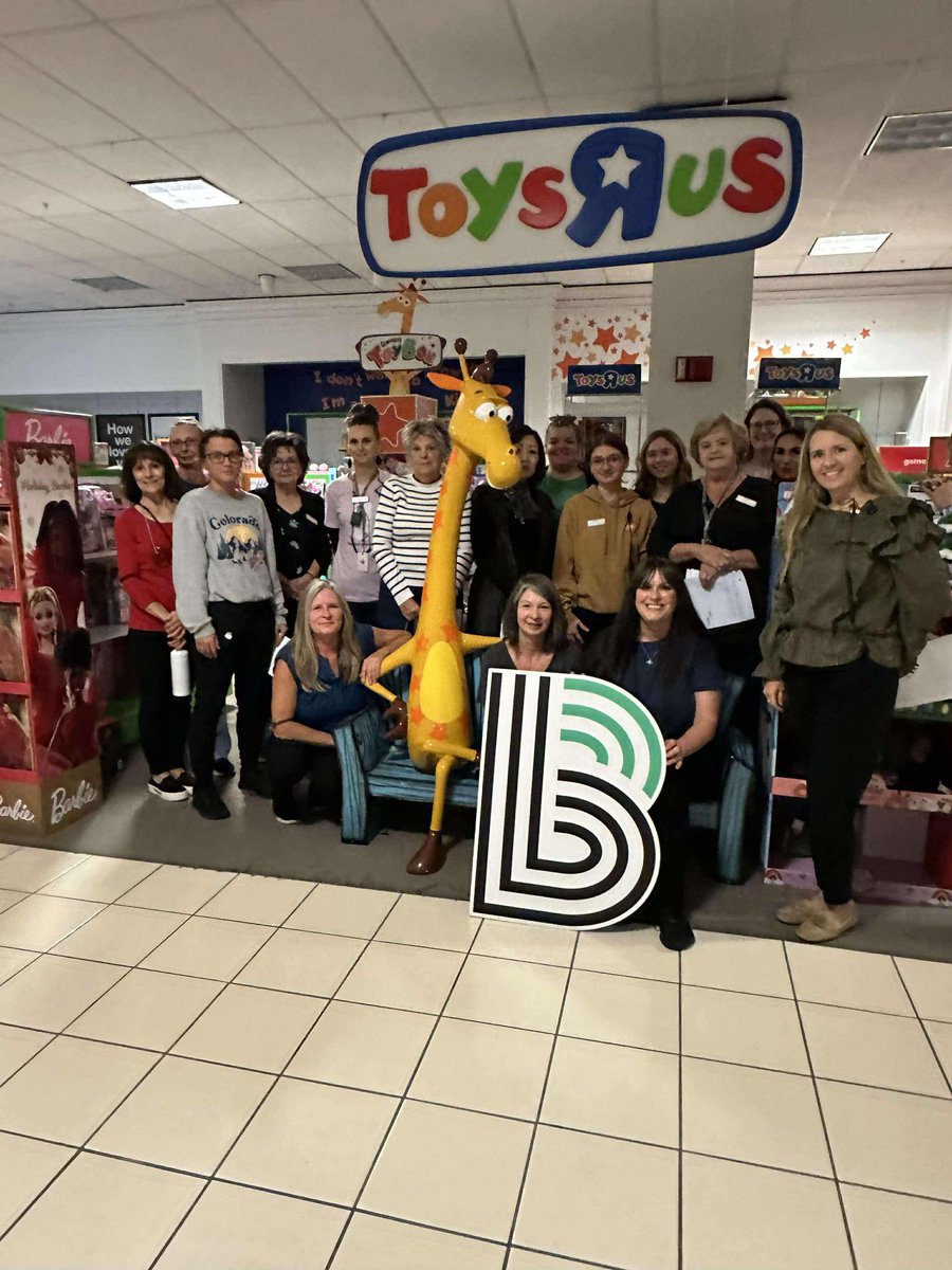 The Florence KY Macy's is showing their BBBS spirit this season! 💚

Make sure you stop into your local Macy's to participate in the Mission Every One campaign to support Big Brothers Big Sisters of Greater Cincinnati!