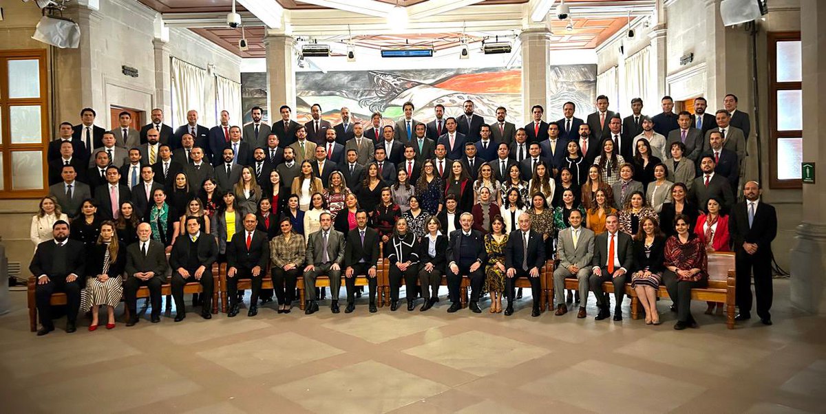Esta puede ser la última fotografía de la <a href="/SCJN/">Suprema Corte</a> como la conocimos en este siglo. El Colegio de Secretarios y las ministras Norma Piña y Margarita Ríos Farjat; los ministros: Luis María Aguilar, Mario Pardo, Alberto Pérez Dayán, Alfredo Gutiérrez, Javier Laynez y Juan Luis