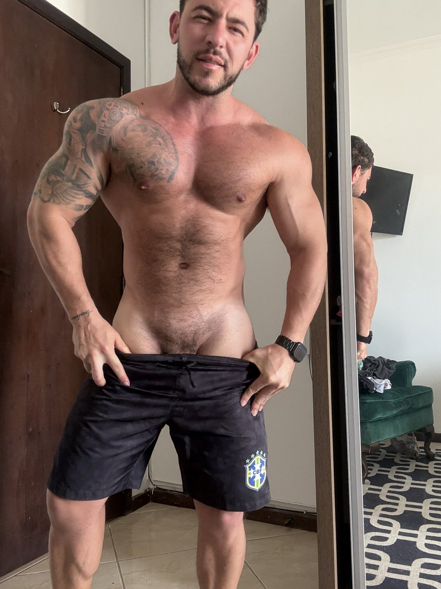 euthiagosc's tweet photo. Agora eu quero a sua opinião!!
Peludo ou depilado?? https://t.co/2jljIdruog