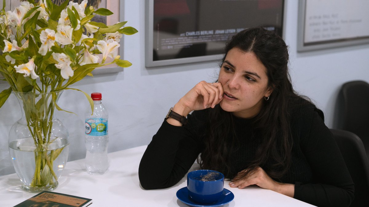 redsalascl's tweet photo. #DIALOGOSENRED Una conversación entre lxs directores María Aparicio e Ignacio Agüero💐
👉🏼 Mira el diálogo completo en nuestro canal de Youtube. https://t.co/YWlqbnqdO6
🎥 Grabado en la Sala Raúl Ruiz de la @cinetecanacionalcl con la gestión y el apoyo del equipo de la Cineteca. https://t.co/OSet4Ybqz5