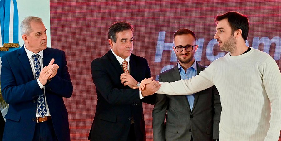 RENOVAMOS NUESTRO COMPROMISO DE SEGUIR CONSTRUYENDO UN ESTADO PROVINCIAL MÁS EFICIENTE, AUSTERO Y CON MENOS BUROCRACIA

Como parte de un intenso plan de austeridad y reorganización del Estado chubutense, asignamos nuevas responsabilidades a funcionarios del gabinete, para