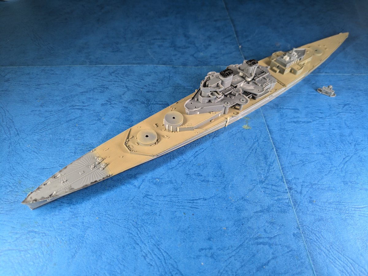 yamapanski's tweet photo. #艦船模型 #模型 #スケールモデル #プラモデル #プラモ #軍艦 #艦船 #船 #艦艇 #ウォーターライン #タミヤ #改造 1/700 #イギリス #海軍 #巡洋戦艦 #レパルス 1936 #HMS #Repulse 作成中。
後部フライングデッキ側面支柱、上面ディティール追加、煙突探照燈操作室追加、後檣同室後部形状変更。 https://t.co/QscdBpmgkB