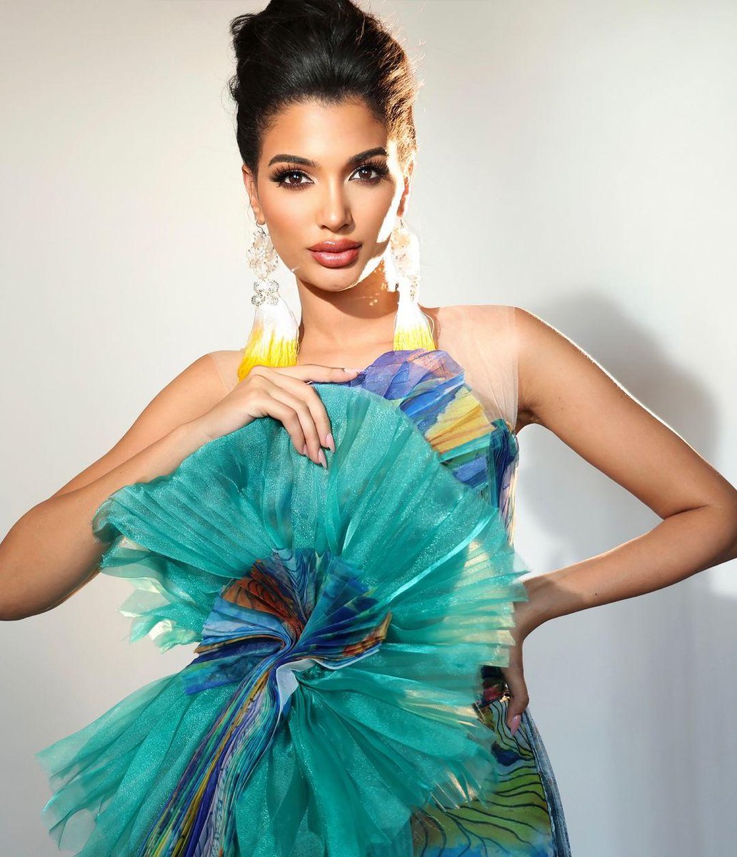 francis_n19's tweet photo. Preciosa nuestra #MURD 🇩🇴👑 @celineesantosRD bajo el lente del afamado fotógrafo @fadilberisha.
Brillando como pocas @MissUniverse .
✨#pageantnews https://t.co/ww5qYeP4LI