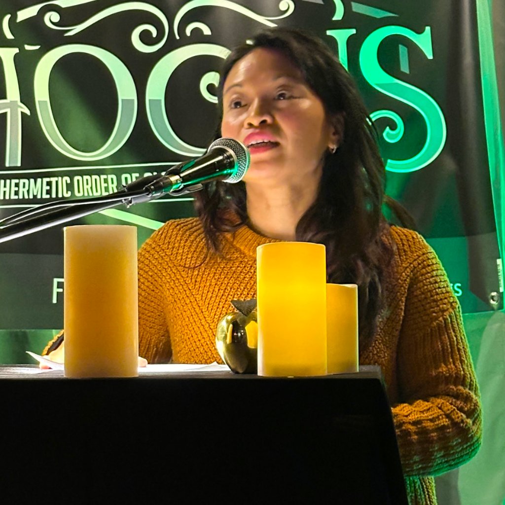 gen_deg's tweet photo. Cover to Cover events on the periphery rocked too. Had the privilege to participate at the always quirky HOCUS along with fellow poets Andrea Deeken and Theresa Q. Tran and prose writers Derek R. Smith and Meg Currel. We shapeshifted. #pdxbookfest https://t.co/YF9MDUnsZG