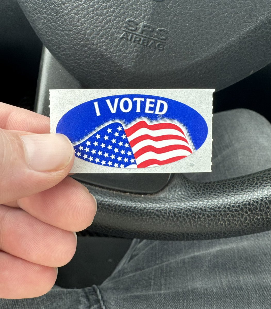 Johnny_Barks's tweet image. Voted with my niece in mind today. She has SMA1 and under Trump, she is much more likely lose her healthcare coverage that quite literally saves her life every month. Project 2025 would take away her coverage if it comes to fruition. Just one reason to vote “blue-y” 💙