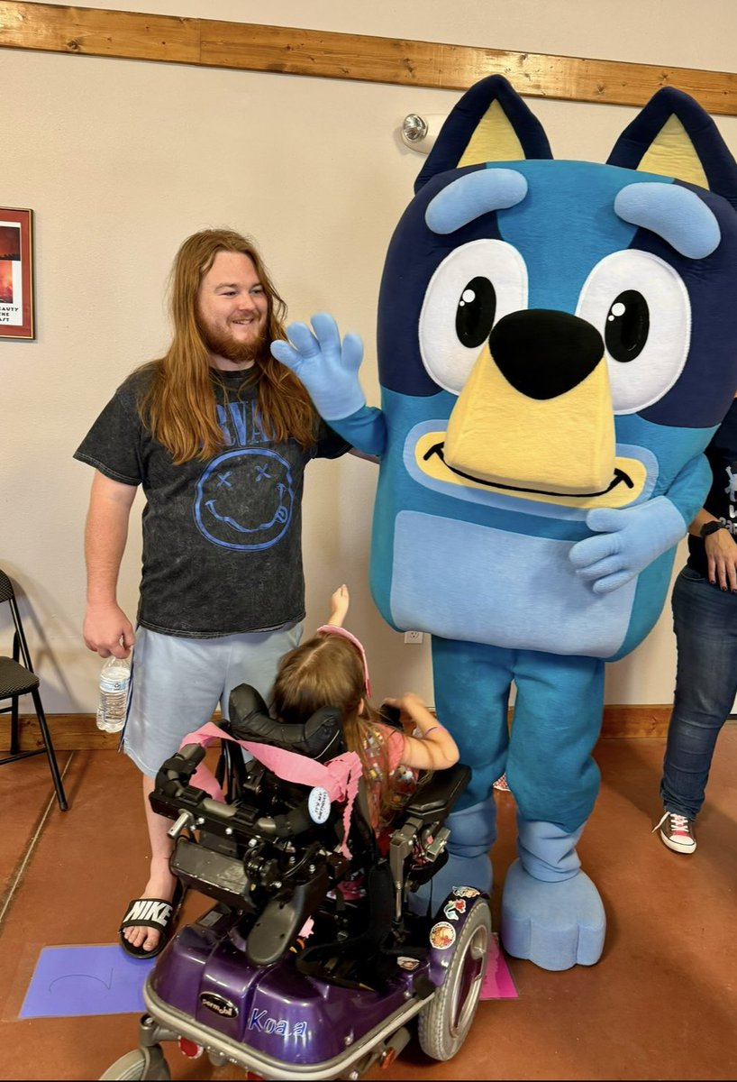 Johnny_Barks's tweet image. Voted with my niece in mind today. She has SMA1 and under Trump, she is much more likely lose her healthcare coverage that quite literally saves her life every month. Project 2025 would take away her coverage if it comes to fruition. Just one reason to vote “blue-y” 💙