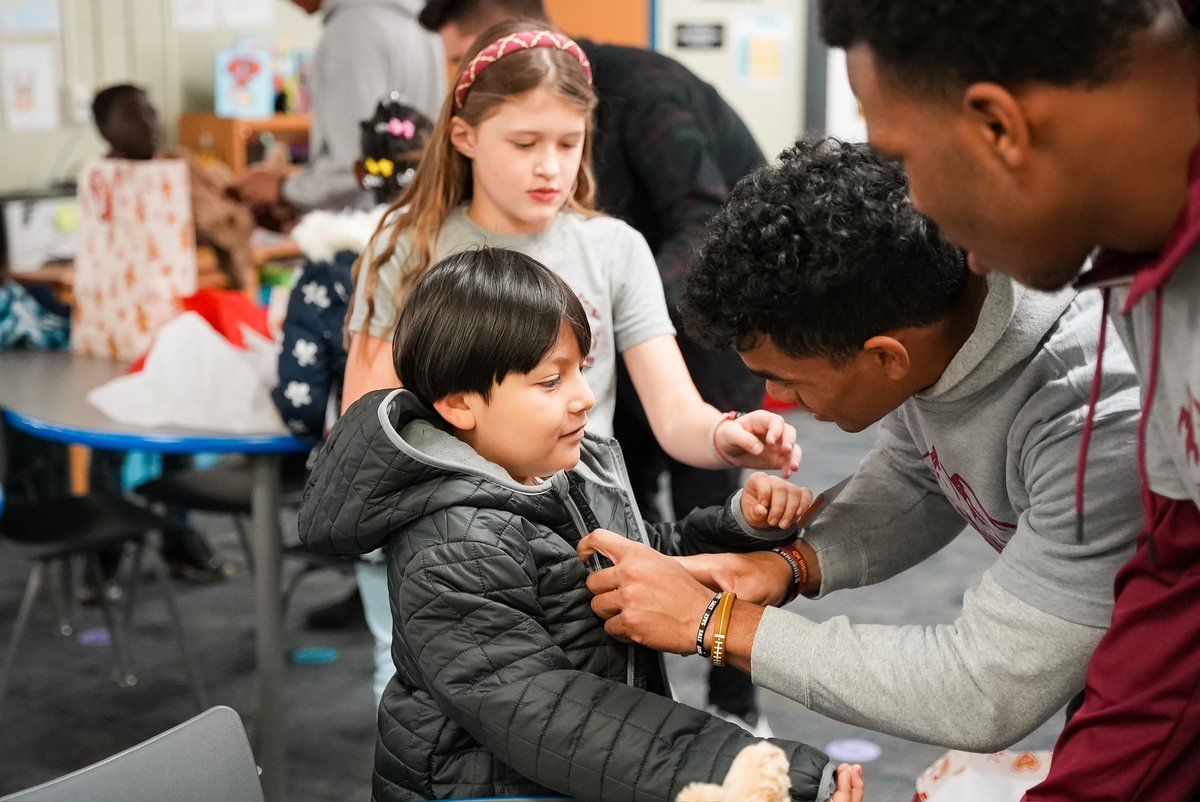 KeepClimbingff's tweet image. We are so excited to partner with Sabal Palm Elementary School for our 3rd annual Winter Coat Drive! This is such a special opportunity to give back and spread joy during the holidays! 

Our goal is to give all 500 students a new coat! 🤍

Link to donate: donorbox.org/keep-climbing-…