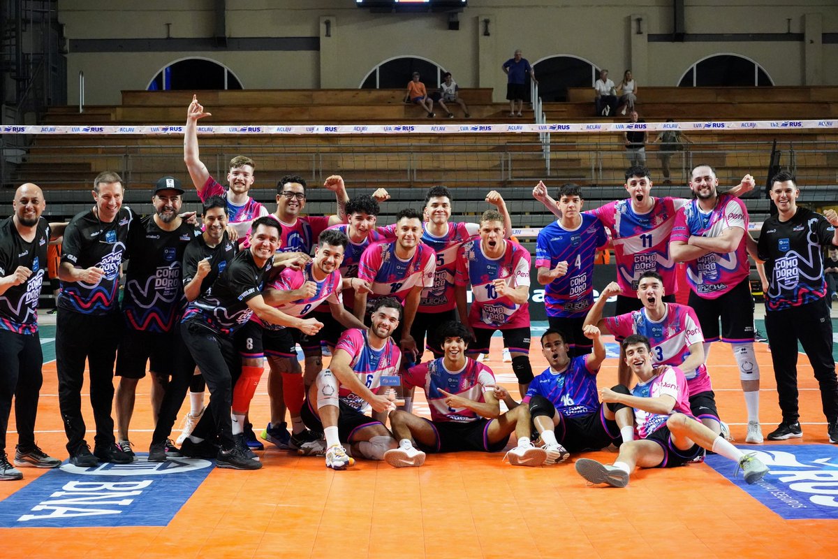 ⚠️ Guarden este tuit. Imágenes de este fin de semana. Y cuando te digan que el voley no convoca, mostrales éstas fotos.

Foto 1: Open Necochea 
Foto 2: Liga del Centro Bonaerense 
Foto 3: Copa ACLAV.

No será entonces que se están haciendo mal las cosas?