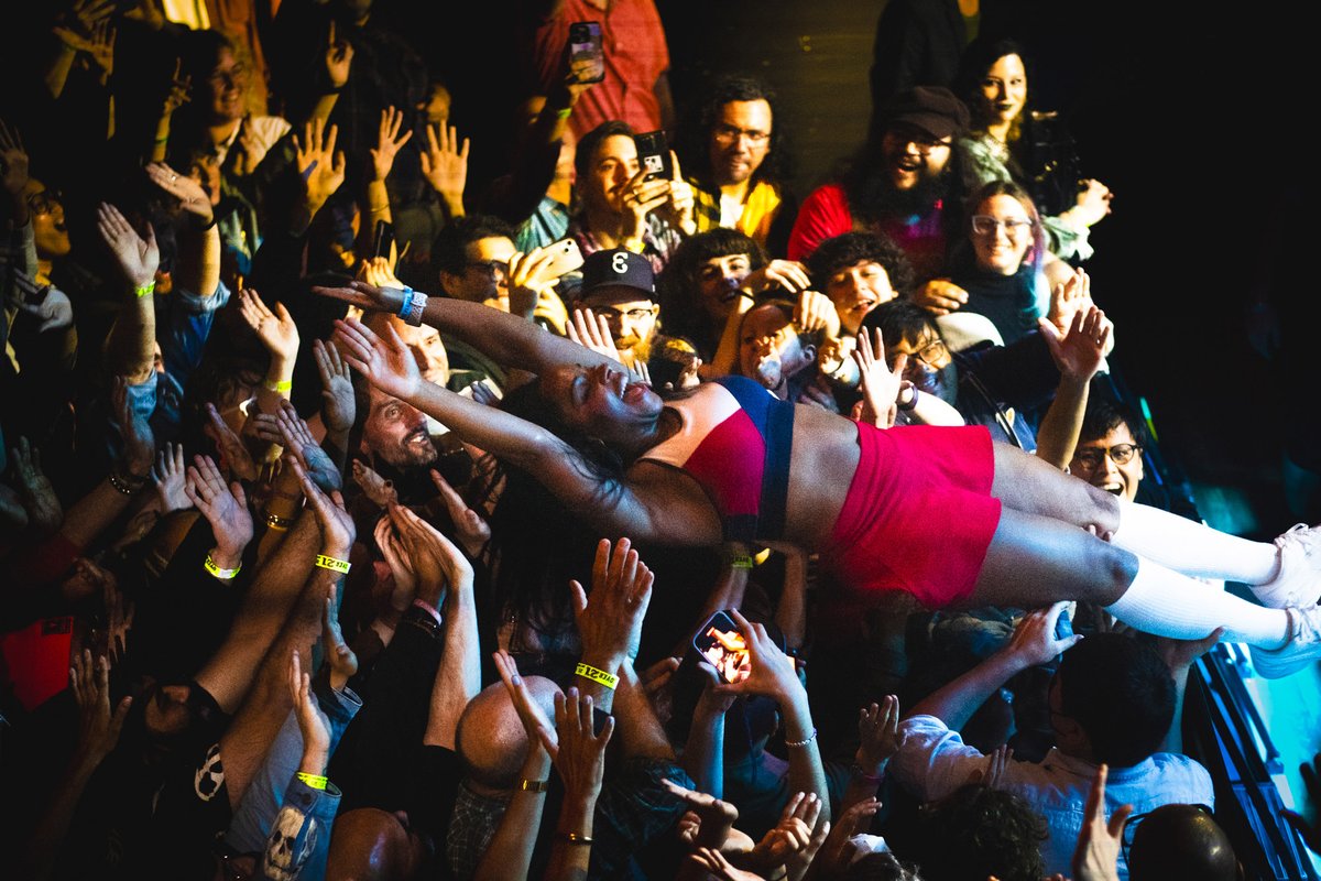 The Go! Team played 'Thunder, Lightning, Strike' &amp; more @ Irving Plaza w/ La Sécurité (pics, video, setlist) brooklynvegan.com/the-go-team-pl…