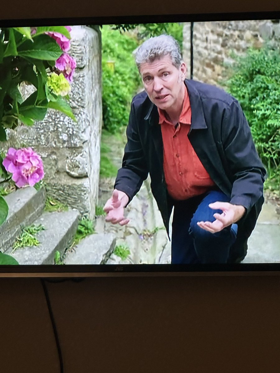 It’s funny how things become portrayed on TV….Anyway Runswick has just been on BBC2 - Villages By The Sea….did you see it? 

(Please don’t go in the Hob Holes searching for Jet….there isn’t any and they’re highly dangerous)