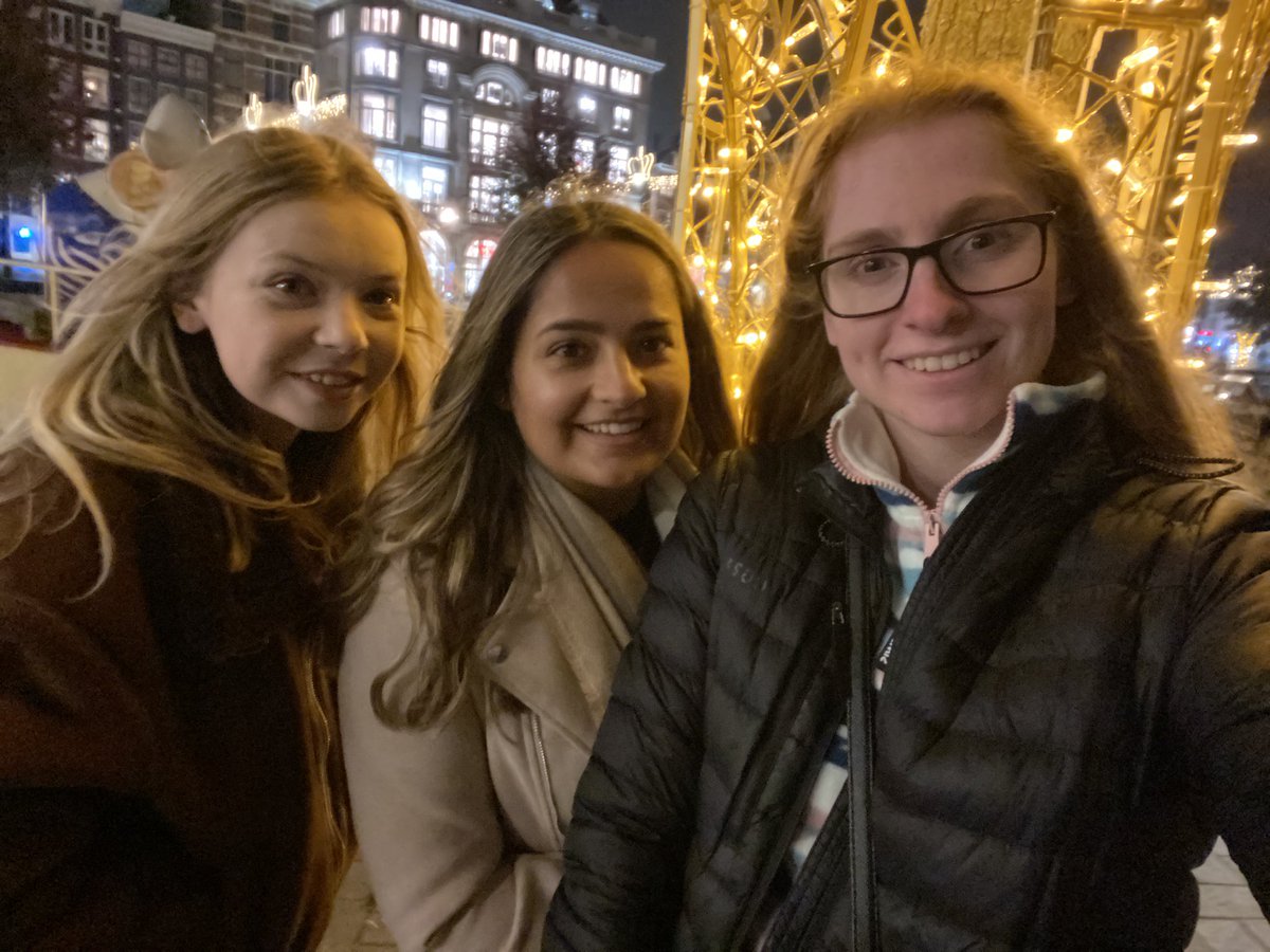 Chloë tweet media