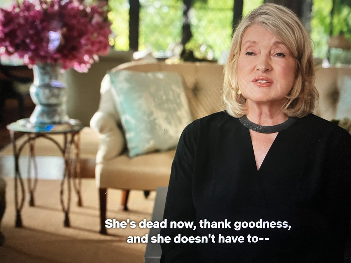 ellen 🦇 🎃 tweet media