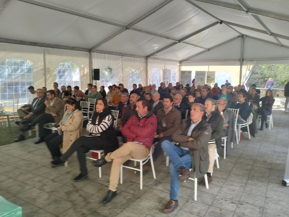 GOClimaforest's tweet image. En una jornada de alianzas con diferentes proyectos forestales, hoy hemos presentado en Descargamaría nuestra propuesta de un gran plan de restauración del Valle del Árrago junto a los agentes del territorio, con el apoyo de las nuevas tecnologías y un enfoque social y económico.