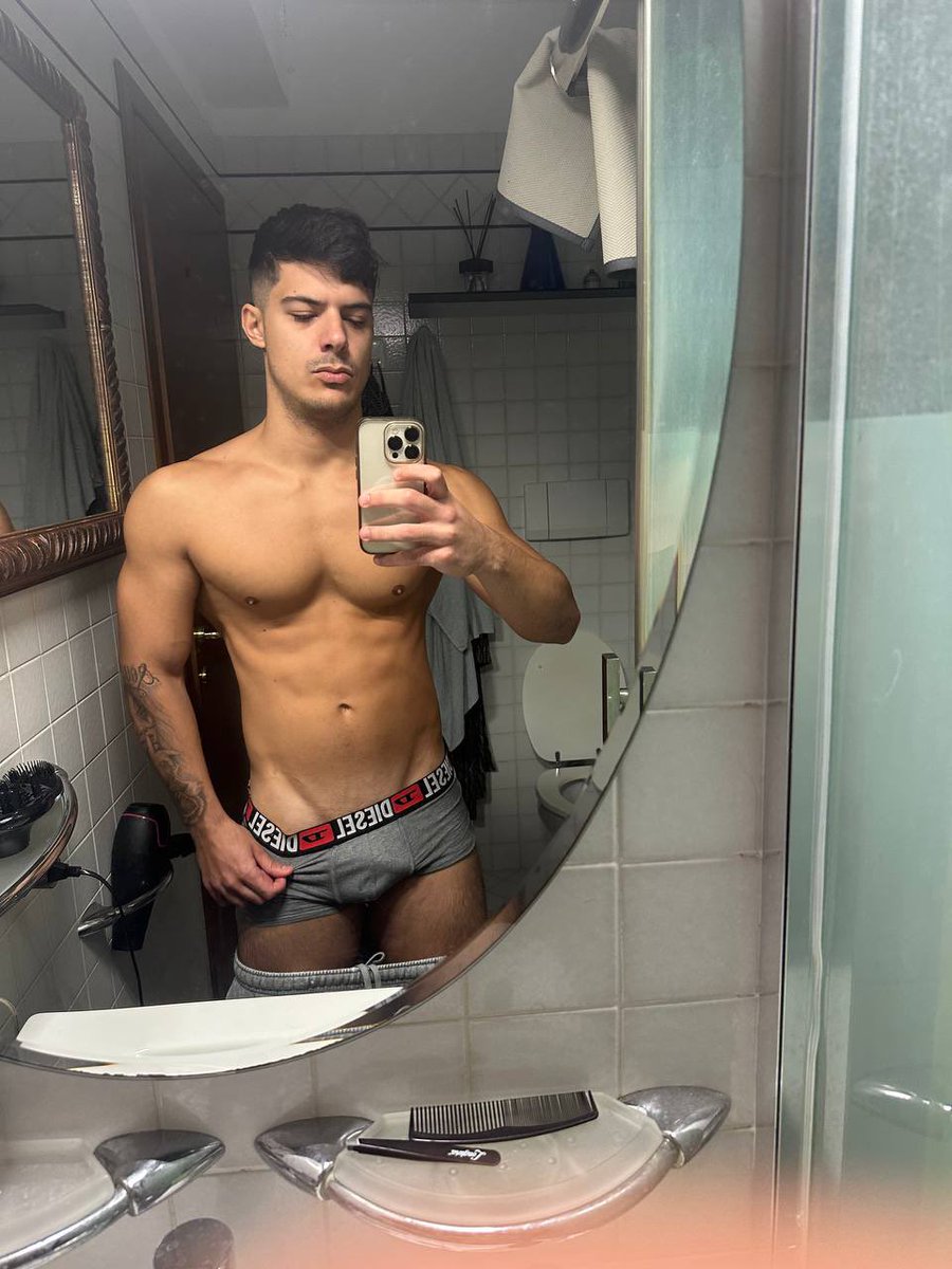 Master_Roy1's tweet image. Libere dimostrazioni di apprezzamento € sono ben accette 

#cashmaster #findom