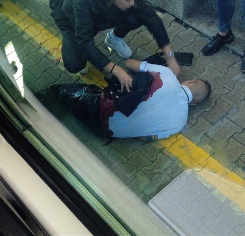 SaP011's tweet photo. Possiamo dare la colpa a chi vogliamo, ma siamo stati noi a permettere che accadesse. 

I nostri antenati hanno combattuto per difendere il Paese da gente che adesso facciamo entrare e regaliamo loro soldi, case e cibo. 

Non ci sono colpevoli, se non noi stessi che permettiamo tutto questo.