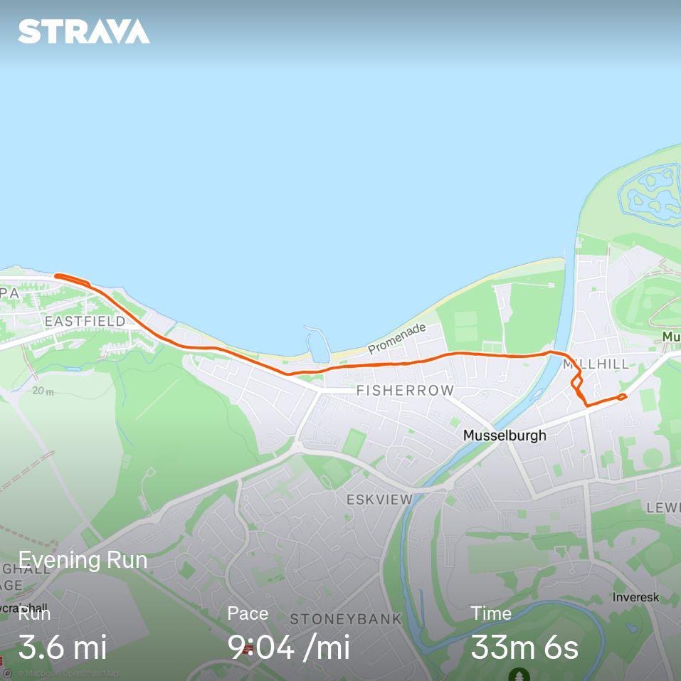 TimBonner1973's tweet photo. Progression run in the dark. Feeling like my running motivation might be coming back… finally.

#trainasone #garminuk #stravauk #edinburghrunning https://t.co/tlOrBrR90Q
