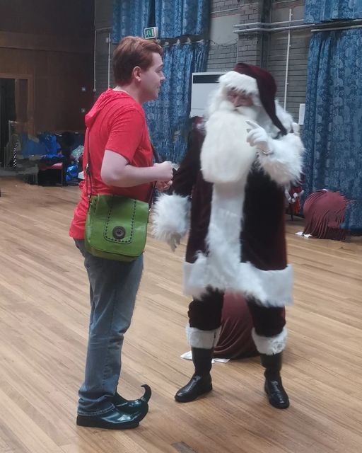 We were very lucky that #FatherChristmas himself could take some time out of his hectic schedule to come and rehearse with us!  Here he is with our very own Buddy the Elf! He'll be back for Elf the Musical 13th-16th November at The Grange Theatre!  

#northwich #hartford
