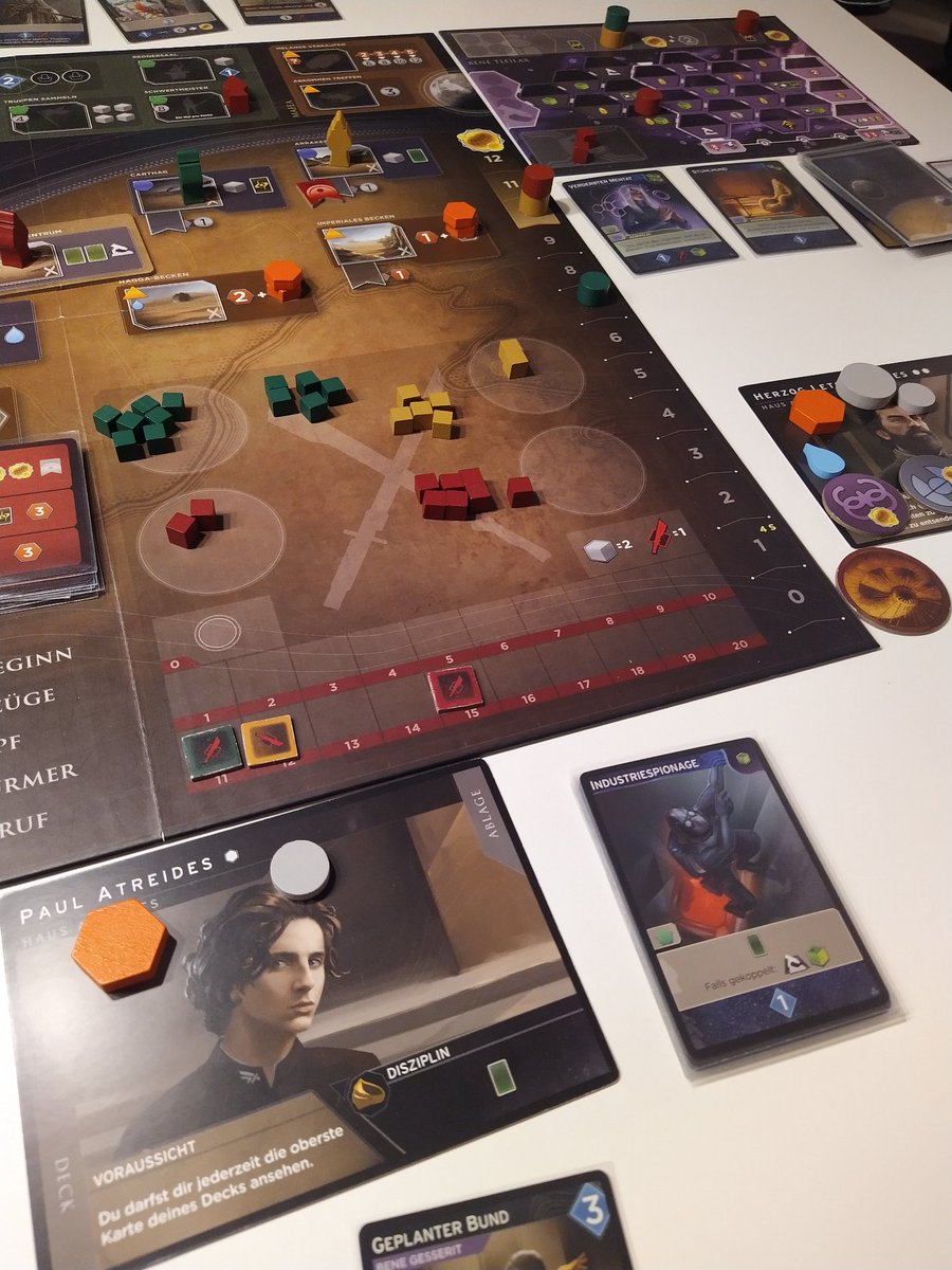 What a tight solo game #DuneImperium
Won in round 9 with Spice tiebreaker.

Would have lost the tiebreaker in round 8 with both 10 point. Luckily went for the long game. 😉