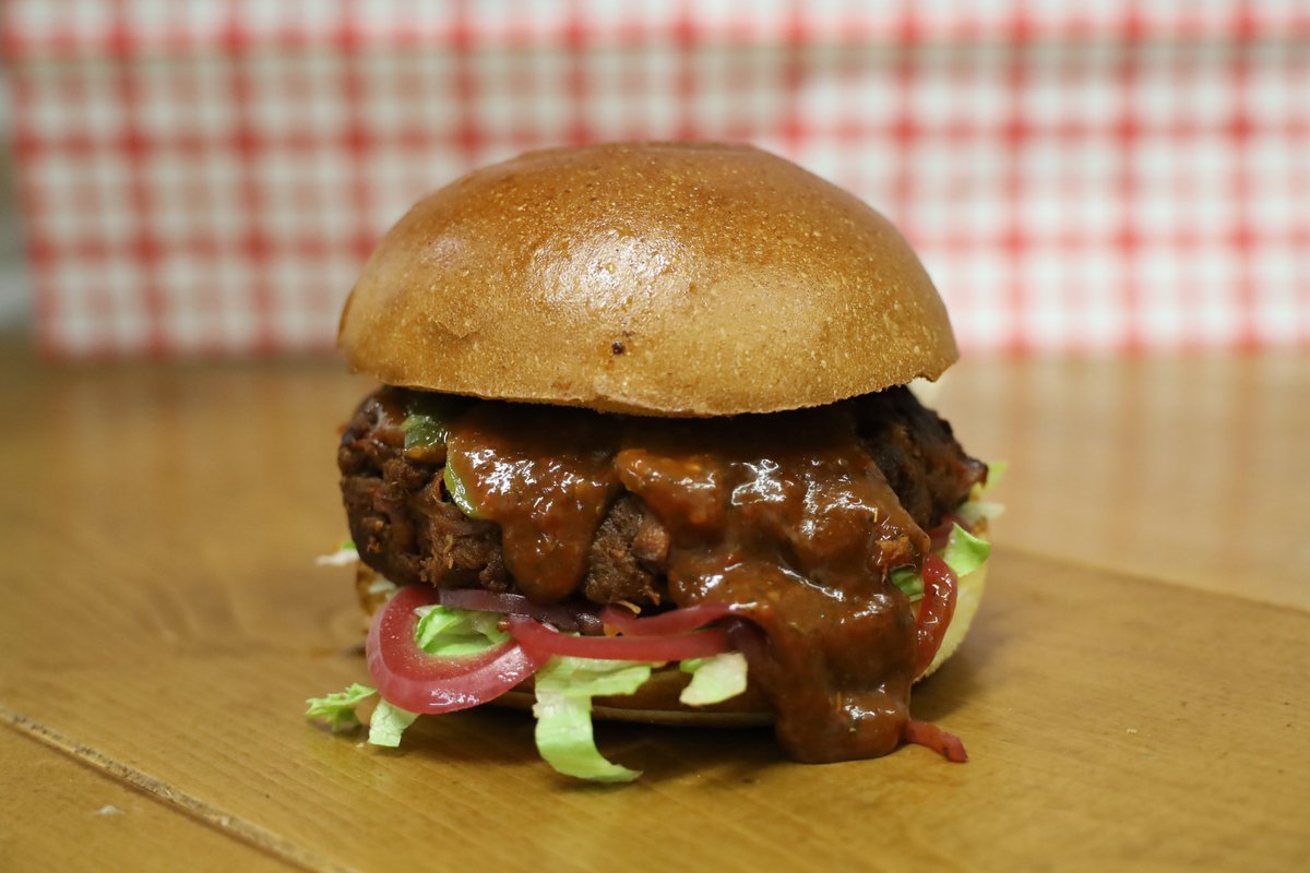 LJee's tweet photo. La carte évolue chez Caïon & Caïon, on se met à la #StreetFood mais avec de bons produits et de la cuisine 👩🍳
Ça déboite. Ceux qui étaient le soir à #AnnecyWeb se souviennent des burgers 🍔 https://t.co/orkZC9Ptv1