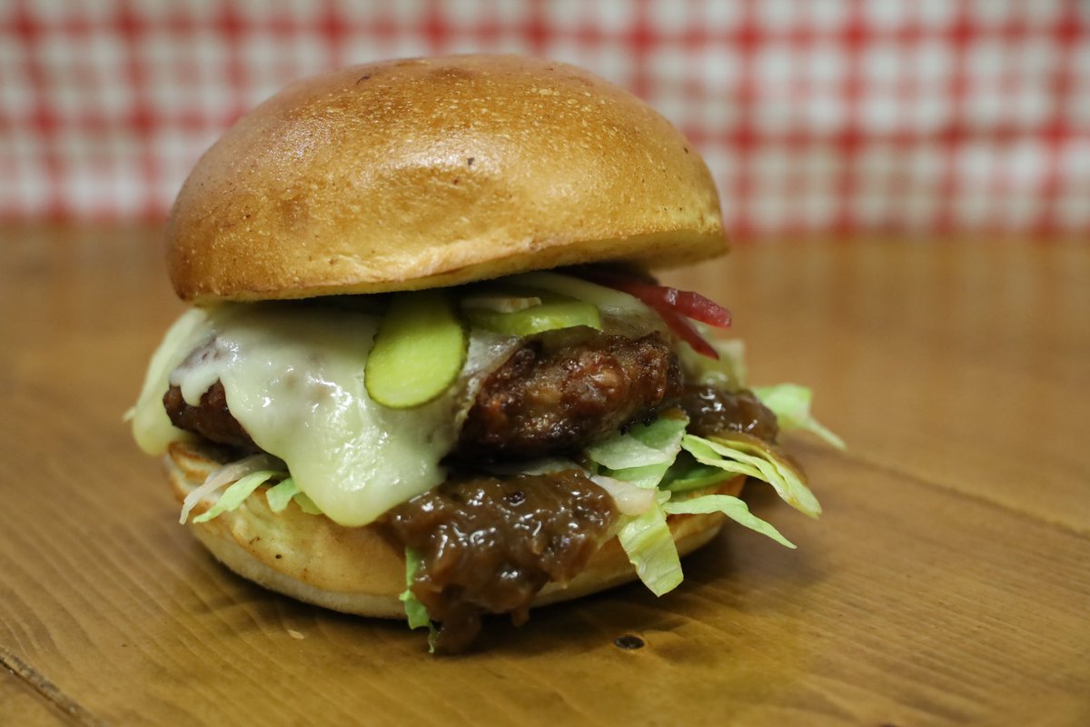 LJee's tweet photo. La carte évolue chez Caïon & Caïon, on se met à la #StreetFood mais avec de bons produits et de la cuisine 👩🍳
Ça déboite. Ceux qui étaient le soir à #AnnecyWeb se souviennent des burgers 🍔 https://t.co/orkZC9Ptv1