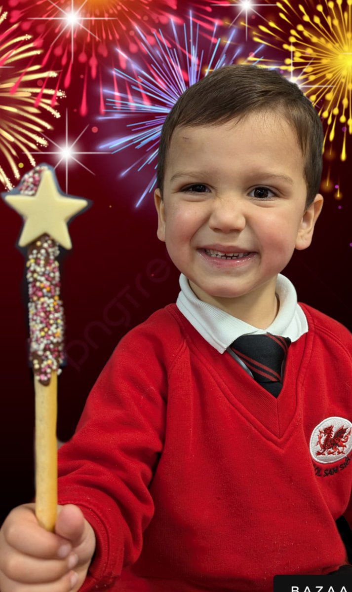 SanSior's tweet photo. Paratoi ar gyfer noson tan gwyllt
Getting ready for bonfire night with our edible sparkles https://t.co/fEdQuY7E52