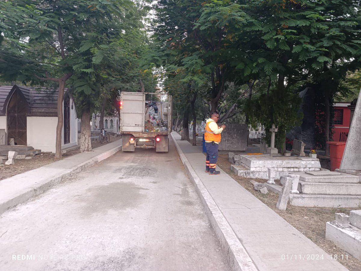 🪦 ¡Misión cumplida my friends!

Nuestro Panteón Municipal quedo al 💯 gracias a la cuadrilla super estrella de limpia. ⭐ Dejaron muy bárbaro cada espacio de reencuentro con quienes se nos adelantaron. Gracias por procurar siempre un Irapuato #LimpioYQuerido. 🧹