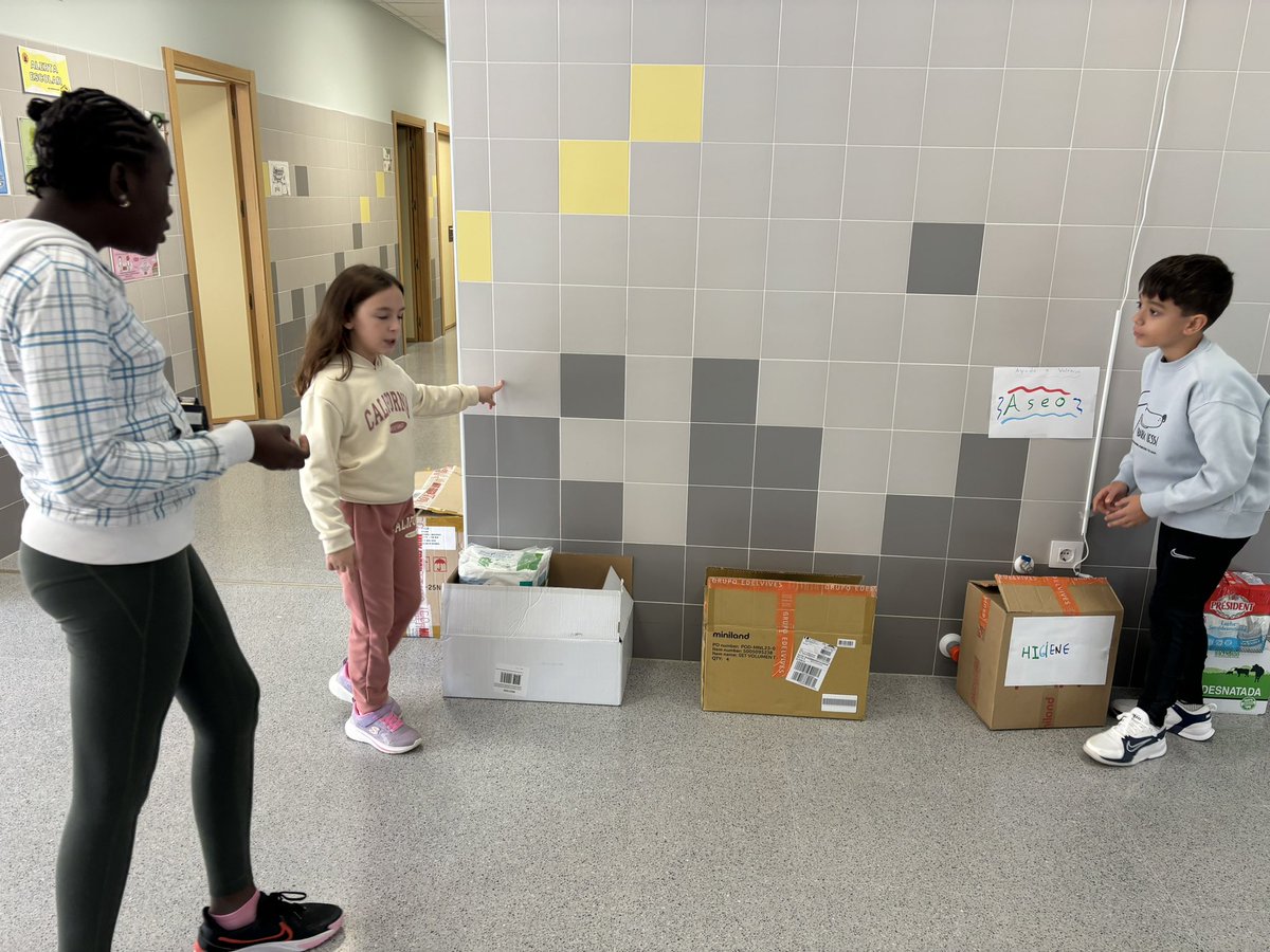 CbmFelipe's tweet photo. 💛Nuestros alumnos colaboran en la recogida de ayuda para los afectados por la Dana. Ya está todo preparado para recibir vuestra ayuda.
‼️Recordad: esta semana de 9 a 14 h seremos punto de recogida de productos que se destinarán a la ayuda enviada a los damnificados por la Dana. https://t.co/8zoySrE2oh