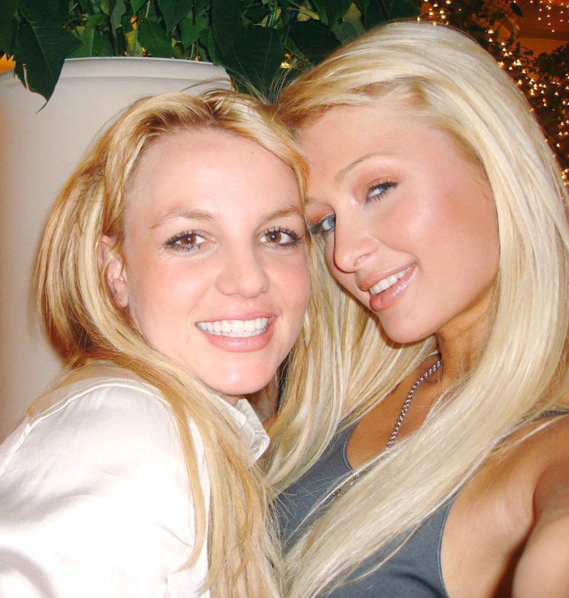 FCH29_'s tweet photo. they invented the selfie https://t.co/jGmsDWVTB2
