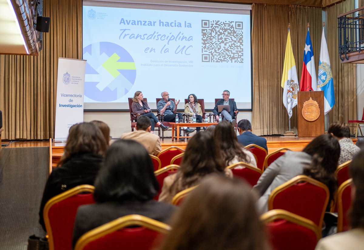 InvestigacionUC's tweet photo. Con éxito se realizó el lanzamiento del informe “Avanzar hacia la Transdisciplina en la UC” de la comisión que se formó en la @ucatolica con este propósito. Esta hoja de ruta busca impulsar la integración de iniciativas UC con este enfoque. 🌐📘 https://t.co/32P5tcOd2Y