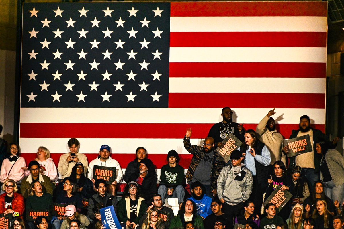 wali_talks's tweet photo. Photos from yesterday’s Harris Rally in East Lansing https://t.co/N4AnIT65q6