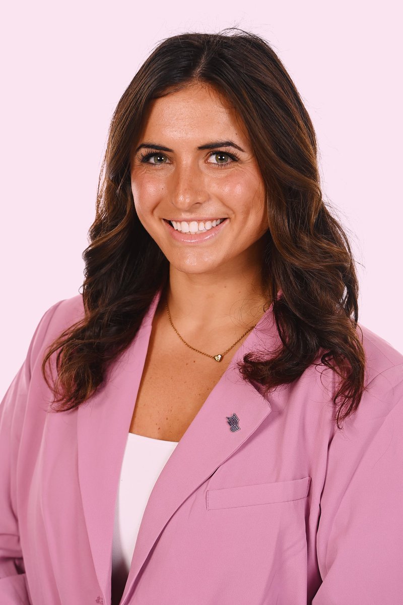 College basketball IS BACK 🥳🏀

Year 1 on the sidelines! 💜🐾🤍  

Been a dream of mine for as long as I can remember! Let’s do it!