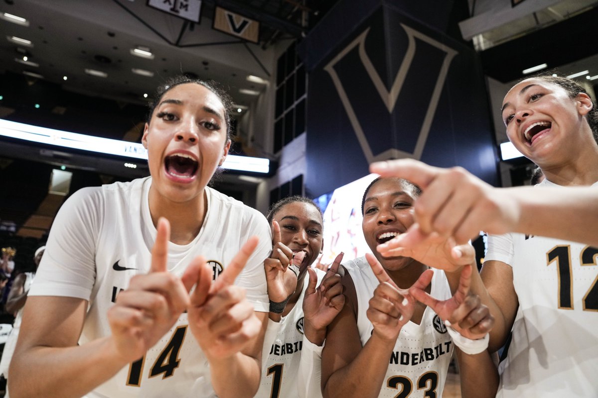 VandyWBB's tweet photo. That dub feeling 🤪

#AnchorDown https://t.co/ZQTZxpqIHS