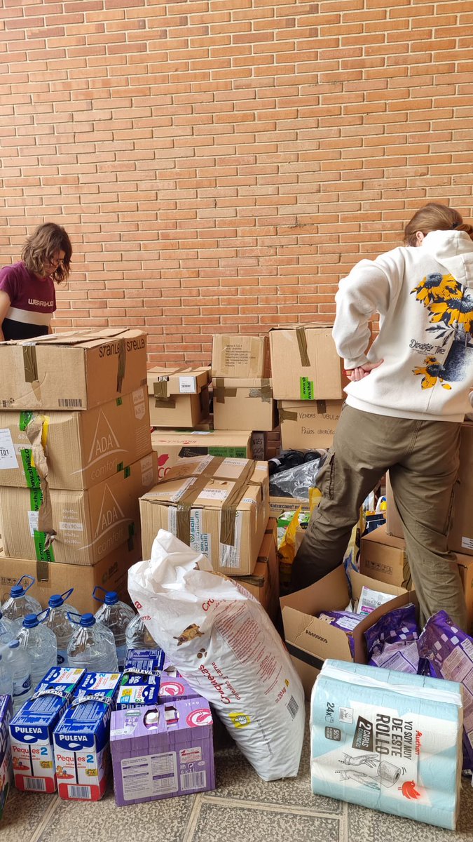 coestuz's tweet photo. Os dejamos una pequeña muestra del trabajo que han realizado muchas delegaciones de estudiantes UNIZAR recopilando material para Valencia. ¡Muchas gracias a toda la comunidad universitaria!💙💙💙 @Ciencias_Unizar @delegacionFECEM @derechounizar @unizarvetcta @unizar https://t.co/MhsyEZajzf
